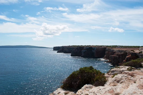 Formentera, Balearen, Spanien: Luftaufnahme der Klippen von Punta Prima, dem östlichen Kap der Insel in der Nähe des Zentrums von es pujols — Stockfoto