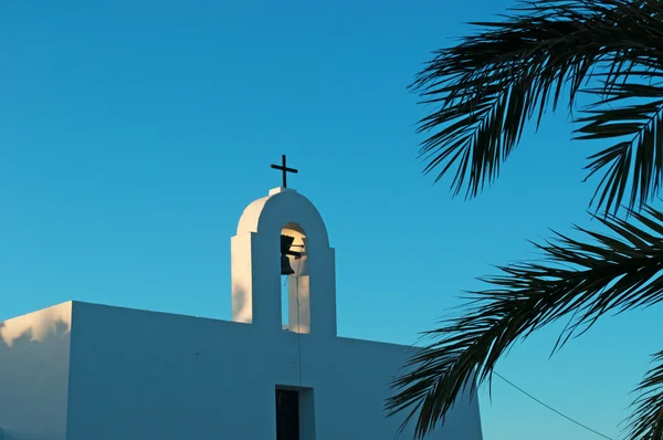 Formentera, Baleárské ostrovy, Španělsko: zvonice farního kostela Pilar de La Mola, budova z osmnáctého století ve vesnici Pilar de La Mola — Stock fotografie