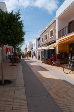 Formentera, Balear Adaları, İspanya: mağazalar merkezi Sant Francesc Xavier, sermaye ve ana şehir adanın bir sokak