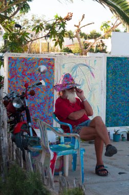 Formentera, Balear Adaları, İspanya: La Mola Market bir zanaatkâr, ünlü bir hippi pazarı featuring sanat ve zanaat ürünleri her Çarşamba ve Pazar günleri Haziran-Ekim