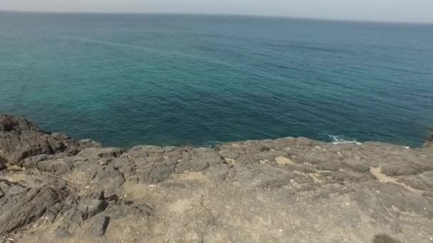 Cliff of El Cotillo, Fuerteventura, Ilhas Canárias, Espanha 29 de agosto de 2016: Vista geral da praia de El Cotillo — Vídeo de Stock