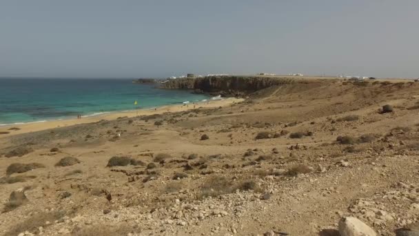 Plaży El Cotillo, Fuerteventura, Wyspy Kanaryjskie, Hiszpania 29 sierpnia 2016: przegląd El Cotillo beach — Wideo stockowe