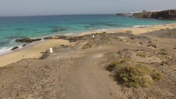 Beach El Cotillo, Fuerteventura, Kanári-szigetek, Spanyolország, 2016. augusztus 29.: Áttekintés El Cotillo beach — Stock videók