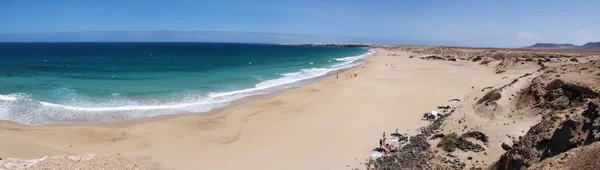 Fuerteventura, Canary Islands, Spain: aerial view of the beach of Piedra Playa, or El Castillo beach, one of the most famous beaches of the northwestern coast, south the Castillo de el Toston (Toston Tower or Castle) in the village of El Cotillo — Stock Photo, Image