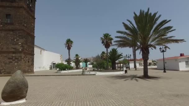 La Oliva, municipio español, Fuerteventura, Islas Canarias agosto 29, 2016 Iglesia de Nuestra Señora de la Candelaria — Vídeos de Stock