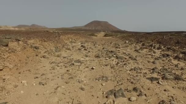 Panorámás kilátás, domb, sivatag, Parque Hollandes, Fuerteventura. Kanári-szigetek — Stock videók