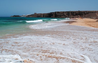Fuerteventura, Kanarya Adaları, İspanya: Hava görünümünü Piedra Playa beach veya El Castillo beach, en ünlü plajlarından kuzeybatı kıyılarında Güney Castillo de el Toston (Toston kule ya da kale) El Cotillo Köyü 