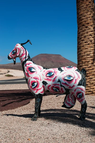 Фуертевентура, Канарські острови, Іспанія: громадський Коза скульптури у кільцевої — стокове фото