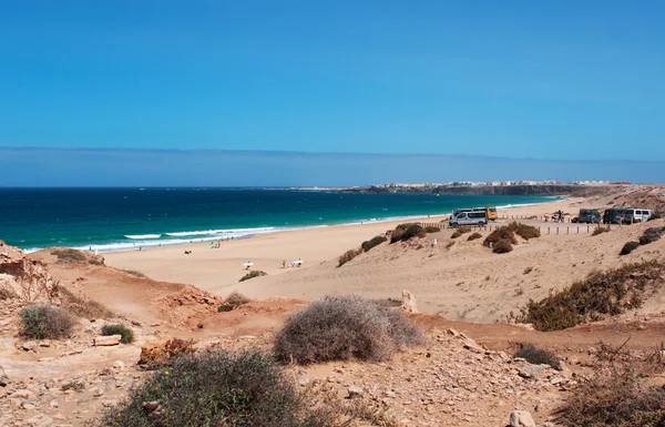 Fuerteventura, Islas Canarias, España: vista aérea de las rocas y las dunas de arena de Playa del Águila, una de las playas más famosas de la costa noroeste, cerca del pueblo de El Cotillo —  Fotos de Stock