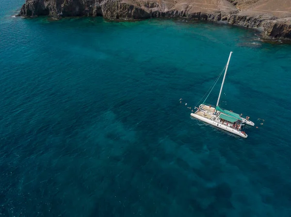 Aerial View Catamaran People Board Sea Swimming Coasts Island Lanzarote — Stock Photo, Image