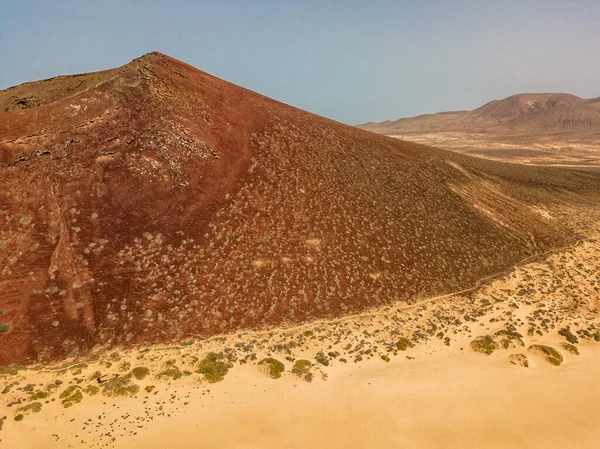 Flygfoto Över Playa Las Conchas Och Berget Bermeja Graciosa Lanzarote — Stockfoto