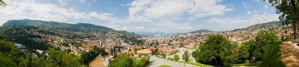 Vista Panorámica Sarajevo Capital Bosnia Herzegovina Casas Montañas Colinas Techos —  Fotos de Stock