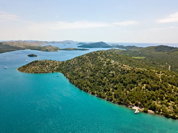 Hırvatistan 'ın Zadar kentinin önündeki Dugi Otok adasının hava manzarası