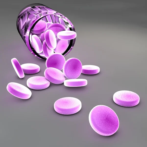 Разлитые фиолетовые таблетки и бутылка — стоковое фото