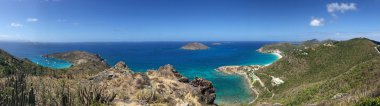Saint Barthelemy (St Barth, St. Barths veya St. Barts): panoramik tenha Colombier plaj ve bay, David Rockefeller özelliği etrafında ait çünkü Rockefeller Beach denilen