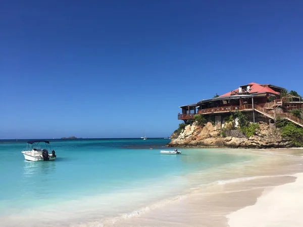 Saint Barthelemy (St Barth, St. Barths or St. Barts): panoramic view of the sandy Saint Jean beach with view of the luxury resort Eden Rock — Stock Photo, Image