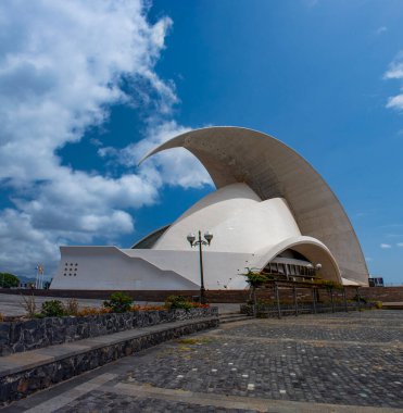 Tenerife, Kanarya Adaları, İspanya, Avrupa: Mimar Santiago Calatrava tarafından tasarlanan Auditorio de Tenerife Adan Martin, Santa Cruz de Tenerife 'nin ikonik silueti, adanın başkenti