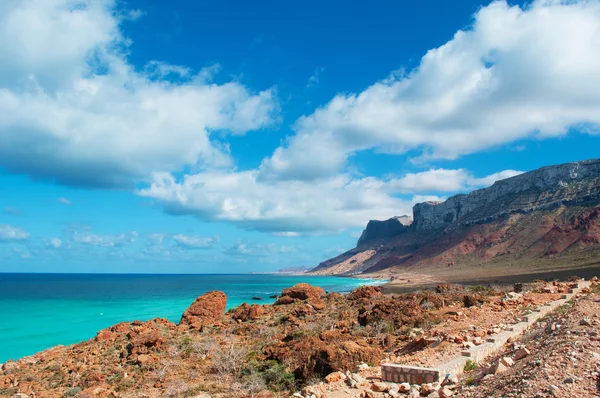 Socotra, Yemen, Medio Oriente: il paesaggio mozzafiato e la strada per le dune di sabbia dell'area protetta di Archer, nel nord-est di Socotra, patrimonio mondiale dell'Unesco dal 2008 — Foto Stock