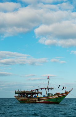 Sokotra, Yemen, Orta Doğu: bir balıkçı teknesi kapalı plaj, Ras Shuab, Shuab Bay beach, Arap Denizi, tenha bir koyda Sokotra Adası en ünlü plajlarından