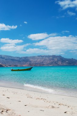 Sokotra, Yemen, Orta Doğu: bir tekne üzerinde plaj Ras Shuab, Shuab Bay beach, Arap Denizi, tenha bir koyda Sokotra Adası en ünlü plajlarından ile nefes kesici manzara