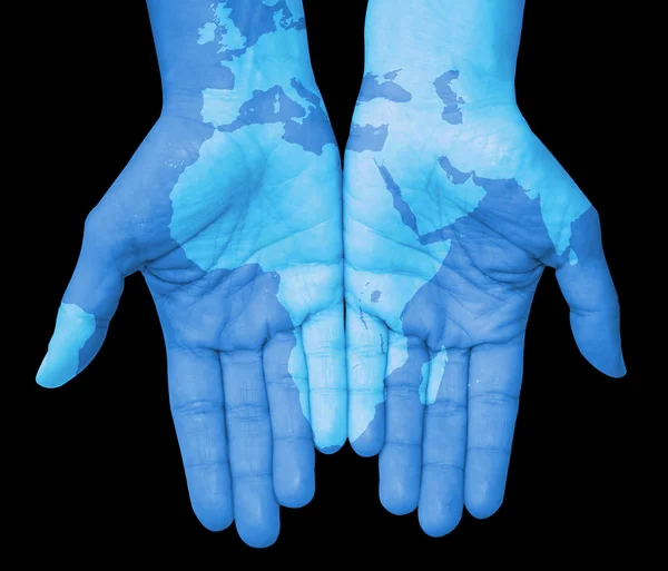 Händer med Afrika, karta över Afrika dras. Världen i din hand — Stockfoto
