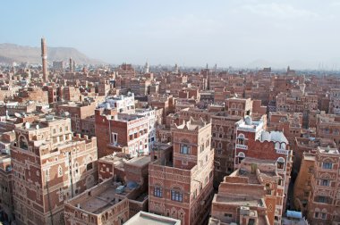Yemen, Orta Doğu: Skyline Sana'a, Unesco Dünya Mirası, minare, camiler ve benzersiz saraylar ve ateş tuğla ve beyaz alçı geometrik desenlerle süslü taş kule evleri ile sermayenin havadan görünümü
