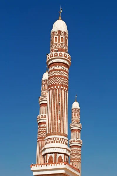 Yemen, Middle East: details of the minarets of the Al Saleh Mosque, the largest and most modern mosque in Sana'a, inaugurated in November 2008 by Yemeni President Ali Abdullah Saleh and open to non-Muslims — Stock Photo, Image