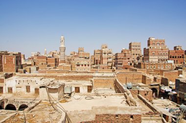 Yemen, Orta Doğu: Skyline Sana'a, Unesco Dünya Mirası, minare, camiler ve benzersiz saraylar ve ateş tuğla ve beyaz alçı geometrik desenlerle süslü taş kule evleri ile sermayenin havadan görünümü