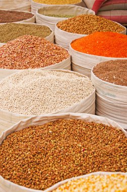 Yemen, Orta Doğu: torba baharat ve hububat Suq al-Milh, Sana'a'nın tuz pazarı, ülke, dünyanın en eski sürekli yaşadığı ve nüfuslu şehri, Unesco Dünya Mirası benzersiz mimari özelliklere sahip başkenti