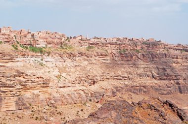 Yemen, Orta Doğu: kırmızı kayalar ve dekore edilmiş eski tepe evleri Kawkaban, antik ve müstahkem şehrin Şibam Vadisi'nde, Sana'a kuzeybatısında, havadan görünümü 