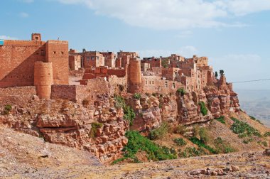 Yemen, Orta Doğu: kırmızı kayalar ve dekore edilmiş eski tepe evleri Kawkaban, antik ve müstahkem şehrin Şibam Vadisi'nde, Sana'a kuzeybatısında, havadan görünümü 