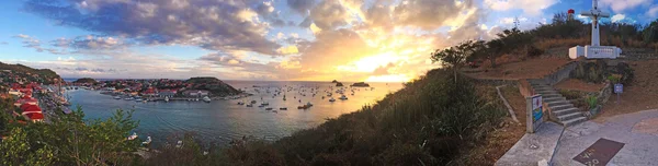 Saint Barthelemy (St Barth, St. Barths or St. Barts), Caribbean Sea: arial view of the skyline and the harbour of Gustavia at sunset with the hike to Fort Gustav, the Crucifix and the lighthouse — Stock Photo, Image