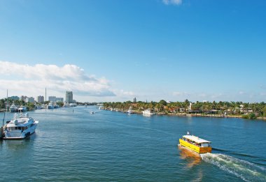 Florida: Kanal cruise ve panoramik manzarası Fort Lauderdale, Atlantik Okyanusu, 28 mil kuzeyinde Miami, geniş ağını kanallar için ünlü şehir