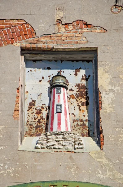 Key West: a decorative niche with a lighthouse on the facade of a house in Key West — Stock Photo, Image