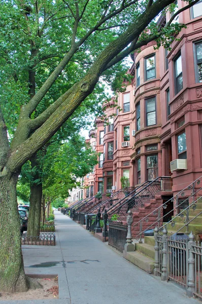 New York City: view of a row of brownstone houses in the streets of the Big Apple