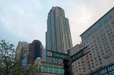 Chicago: the skyline of the city with the street signs of Michigan Avenue and Chicago Avenue
