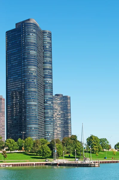 Σικάγο: θέα λίμνη σημείο στον πύργο του, ένα κτήριο πολυόροφων κτιρίων κατοικιών που βρίσκεται σε ένα ακρωτήρι της λίμνη Μίτσιγκαν λίμνη στο κέντρο του Σικάγο — Φωτογραφία Αρχείου