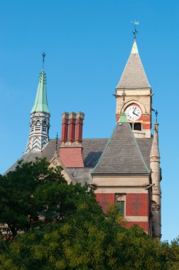 New York City: Jefferson Market Şubesi görünümü, Jefferson Market Adliyesi olarak bilinen, amerika 425 Avenue bulunan bina ve Konut New York Halk Kütüphanesi