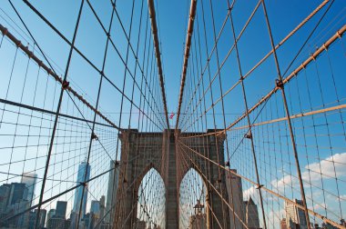 New York şehir: ikonik Brooklyn Köprüsü nden 1883'te tamamlanan Manhattan ve Brooklyn, Doğu Nehri kapsayan semtleri bağlanma, görünümü