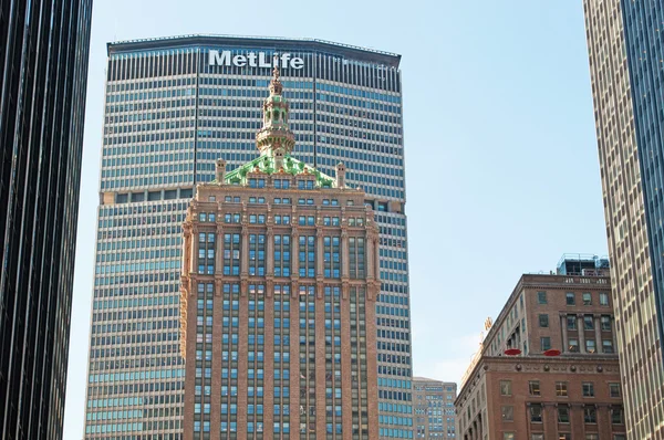 New York City: lo skyline della città con vista sull'edificio MetLife, uno dei 100 edifici più alti degli Stati Uniti, simbolo della città nel mondo — Foto Stock