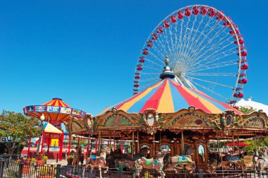 Chicago, Illinois: atlı karınca ve dönme dolap Navy Pier, George Washington Gale Ferris Jr tarafından 1893 Dünya Fuarı için bir dönüm noktası olarak inşa, görünümü