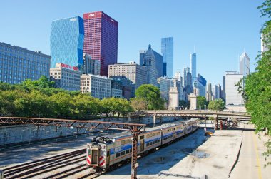Chicago, Illinois: panoramik demiryolu parça görülen şehir manzarası