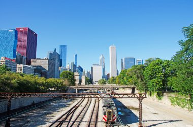 Chicago, Illinois: panoramik demiryolu parça görülen şehir manzarası