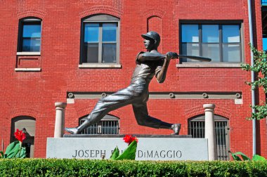 Chicago: Little Italy mahalle Chicago'dan bir hediye olarak 1998 yılında inşa görünümünü beyzbol oyuncusu Joe Dimaggio (1914-1999), heykeli