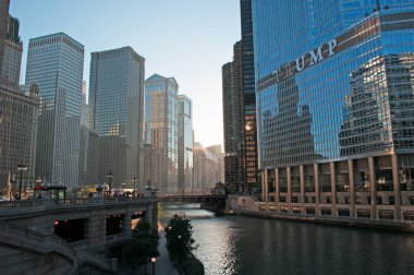 Trump International Hotel ve Tower Chicago, ABD: ararken, gökdelen kınamak-hotelde geçerli ABD Başkanı Donald Trump, bir kanal üzerinden sonra Chicago adlı şehir cruise Chicago Nehri üzerinde