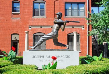 Chicago: Little Italy mahalle Chicago'dan bir hediye olarak 1998 yılında inşa görünümünü beyzbol oyuncusu Joe Dimaggio (1914-1999), heykeli