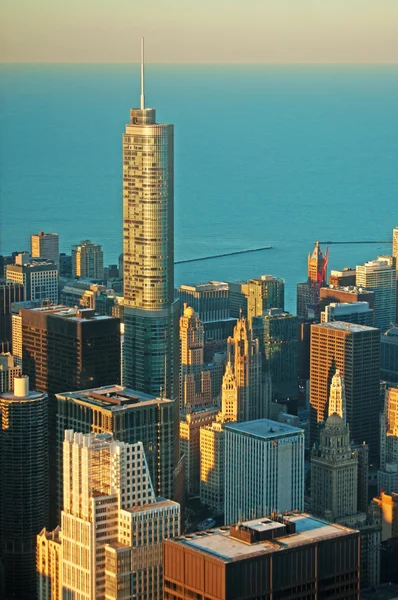 Σικάγο: πανοραμική θέα του ορίζοντα της πόλης στο ηλιοβασίλεμα, μέσα από το ποτήρι του Παρατηρητηρίου του Γουίλις Tower — Φωτογραφία Αρχείου