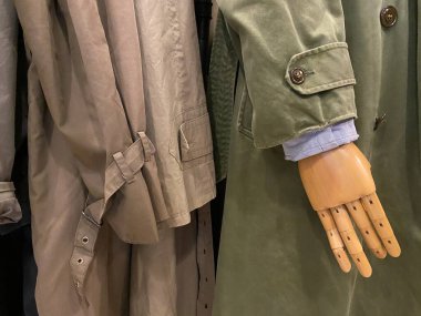 Manken kollu eski bir ceket. Antika ceketli bir insan.