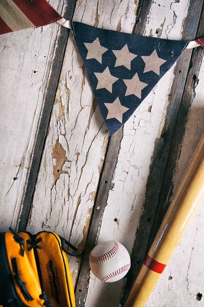 Summer: Patriotic Baseball And Flag Background — Stock Photo, Image