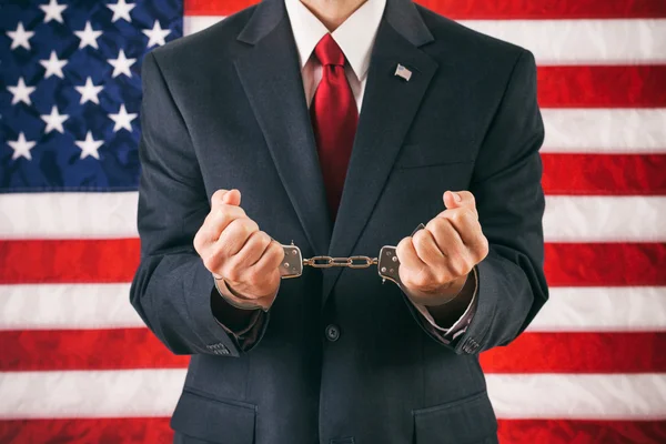 Политик: Человек с руками в наручниках — стоковое фото